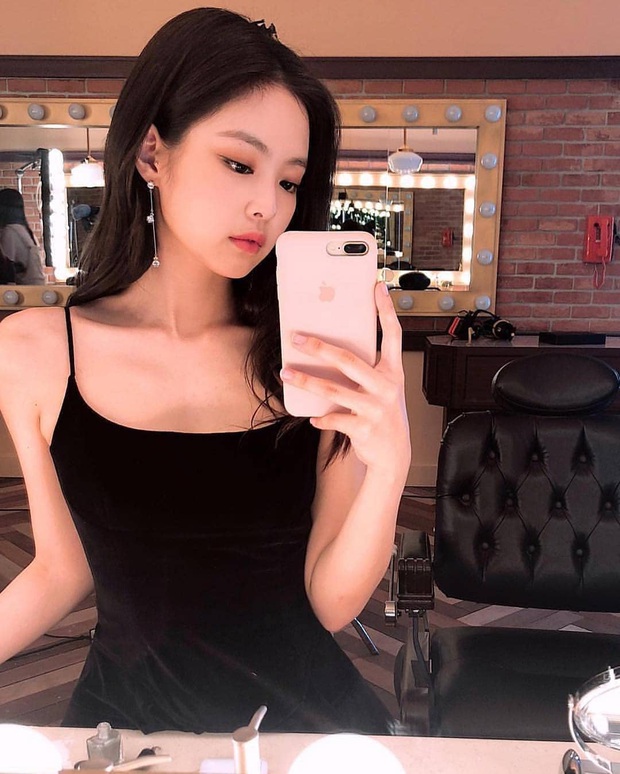 Jennie (BLACKPINK) đúng là nữ hoàng selfie của Kbiz: Muôn hình vạn trạng, đạt đến level cứ up hình đều gây bão - Ảnh 2.