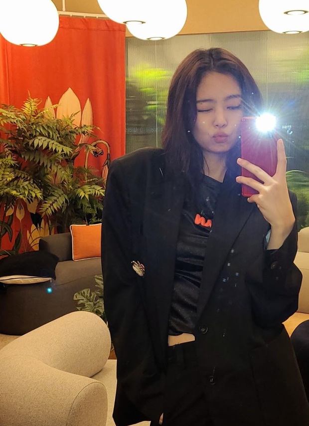 Jennie (BLACKPINK) đúng là nữ hoàng selfie của Kbiz: Muôn hình vạn trạng, đạt đến level cứ up hình đều gây bão - Ảnh 5.