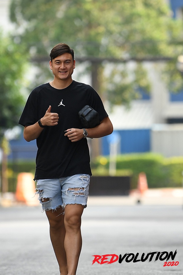 CEO Muangthong United đích thân lên tiếng về tin đồn Văn Lâm sắp rời Thái Lan - Ảnh 2. CEO Muangthong United đích thân lên tiếng về tin đồn Văn Lâm sắp rời Thái Lan - Ảnh 2.
