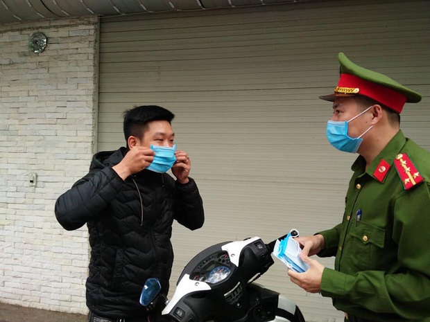 Tụ tập đông người, người dân Hà Nội có thể bị xử phạt bao nhiêu? - Ảnh 1. Tụ tập đông người, người dân Hà Nội có thể bị xử phạt bao nhiêu? - Ảnh 1.