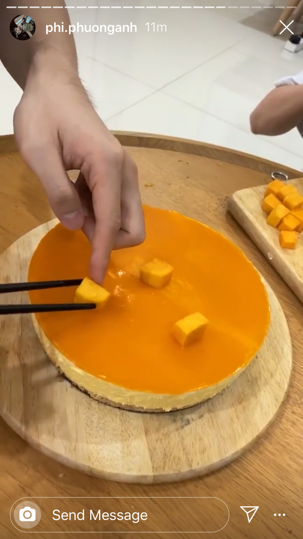 Độc lạ như Quán quân The Face 2018 Phí Phương Anh: 2h sáng hoàn thành chiếc bánh mango cheesecake, bạn đã bao giờ làm bánh vào lúc đó chưa? - Ảnh 10. Độc lạ như Quán quân The Face 2018 Phí Phương Anh: 2h sáng hoàn thành chiếc bánh mango cheesecake, bạn đã bao giờ làm bánh vào lúc đó chưa? - Ảnh 10.