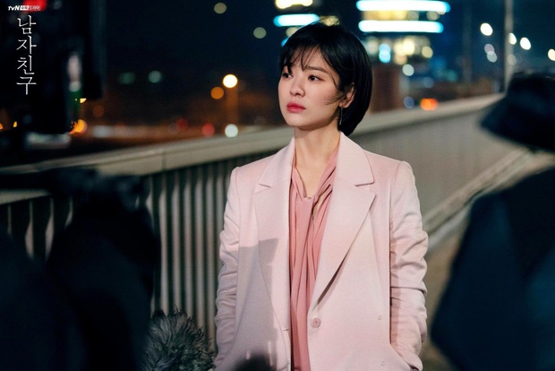 Chiêm ngưỡng màn lão hóa ngược đỉnh cao của Jang Nara và Song Hye Kyo, chị em dễ muốn cắt tóc pixie dài - mái mưa để hack tuổi - Ảnh 6. Chiêm ngưỡng màn lão hóa ngược đỉnh cao của Jang Nara và Song Hye Kyo, chị em dễ muốn cắt tóc pixie dài - mái mưa để hack tuổi - Ảnh 6.
