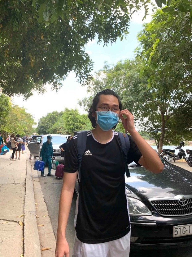 Hành trình của người mẹ đón con trai là du học sinh trở về từ khu cách ly sau 14 ngày - Ảnh 9. Hành trình của người mẹ đón con trai là du học sinh trở về từ khu cách ly sau 14 ngày - Ảnh 9.