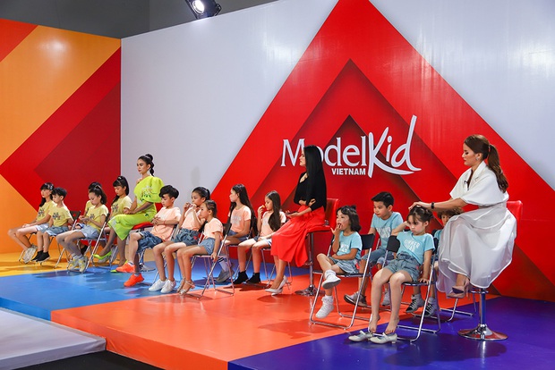Model Kid: Hương Ly phản bác Host, nghi ngờ giám khảo thiên vị, bật khóc bất lực vì một lần nữa mất thí sinh - Ảnh 3. Model Kid: Hương Ly phản bác Host, nghi ngờ giám khảo thiên vị, bật khóc bất lực vì một lần nữa mất thí sinh - Ảnh 3.