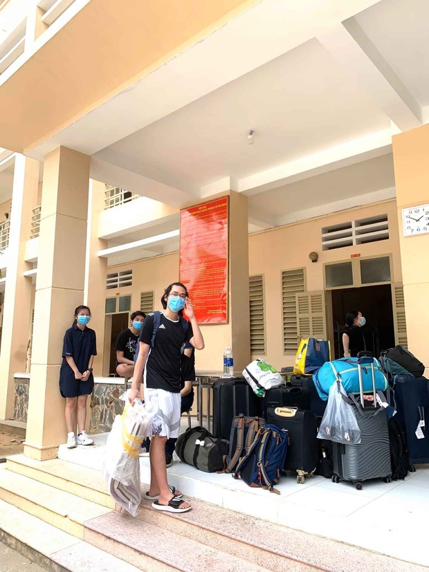 Hành trình của người mẹ đón con trai là du học sinh trở về từ khu cách ly sau 14 ngày - Ảnh 7. Hành trình của người mẹ đón con trai là du học sinh trở về từ khu cách ly sau 14 ngày - Ảnh 7.