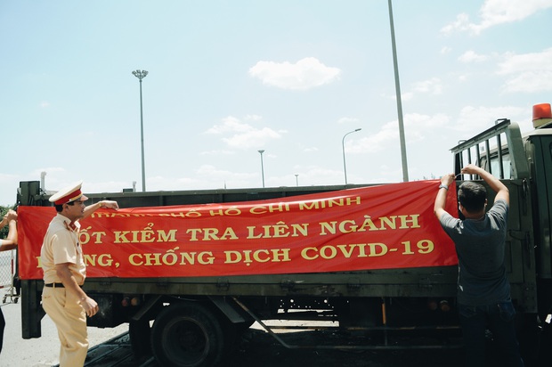 Dựng lều dã chiến kiểm soát dịch tại các cửa ngõ Sài Gòn, phát hiện 3 người có thân nhiệt cao - Ảnh 1. Dựng lều dã chiến kiểm soát dịch tại các cửa ngõ Sài Gòn, phát hiện 3 người có thân nhiệt cao - Ảnh 1.
