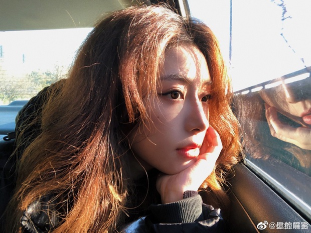 Weibo sốt xình xịch với thí sinh Thanh Xuân Có Bạn 3 lần vào lớp A với thần thái ngút ngàn khiến Lisa mãn nguyện - Ảnh 11.