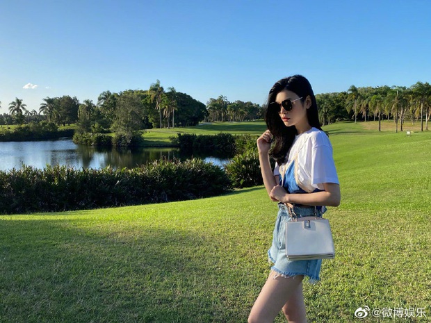 Ming Xi khoe vóc dáng ngỡ ngàng sau sinh đích tôn cho gia tộc Macau, xoá tan tin đồn mẹ chồng ép đẻ lần nữa - Ảnh 1.