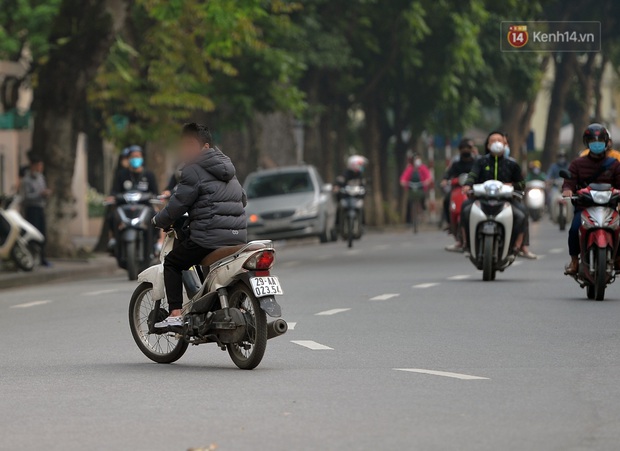 Khi cách ly xã hội “là việc của ai khác không phải tôi”: Lòng đường vắng xe thành nơi tập thể dục, hoãn gì chứ không thể hoãn đi tâm sự hẹn hò? - Ảnh 23.