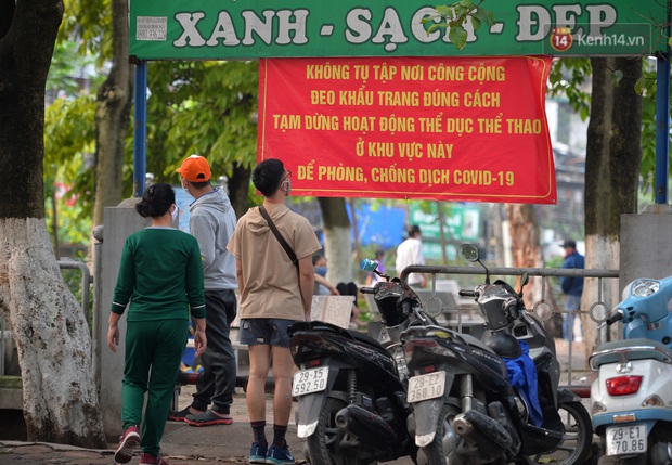 Khi cách ly xã hội “là việc của ai khác không phải tôi”: Lòng đường vắng xe thành nơi tập thể dục, hoãn gì chứ không thể hoãn đi tâm sự hẹn hò? - Ảnh 3.