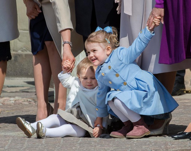 Công chúa Estelle của Thụy Điển: Nữ hoàng tương lai mới 8 tuổi đã xinh đẹp xuất chúng, đốn tim dân tình với style đáng yêu siêu cấp - Ảnh 8.