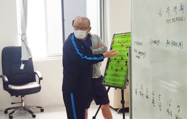 Tại sao không đòi CLB Thái Lan nhả Văn Lâm về dự AFF Cup 2020 lại thể hiện đẳng cấp của bóng đá Việt Nam? - Ảnh 2. Tại sao không đòi CLB Thái Lan nhả Văn Lâm về dự AFF Cup 2020 lại thể hiện đẳng cấp của bóng đá Việt Nam? - Ảnh 2.