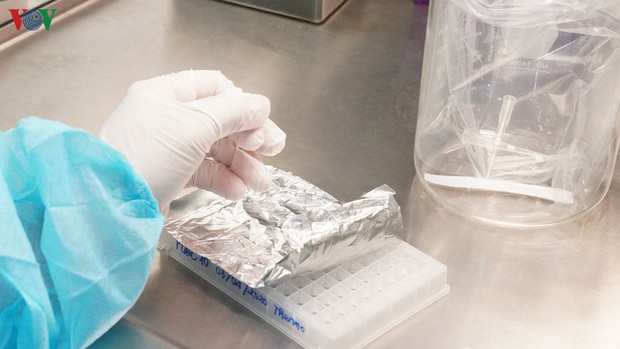 Ảnh: Bên trong khu xét nghiệm virus SARS-CoV-2 ở Viện Pasteur TP.HCM - Ảnh 13. Ảnh: Bên trong khu xét nghiệm virus SARS-CoV-2 ở Viện Pasteur TP.HCM - Ảnh 13.