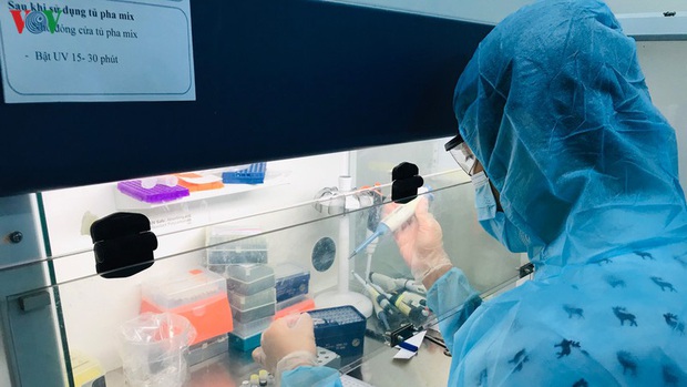 Ảnh: Bên trong khu xét nghiệm virus SARS-CoV-2 ở Viện Pasteur TP.HCM - Ảnh 14. Ảnh: Bên trong khu xét nghiệm virus SARS-CoV-2 ở Viện Pasteur TP.HCM - Ảnh 14.