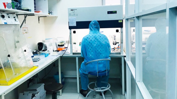 Ảnh: Bên trong khu xét nghiệm virus SARS-CoV-2 ở Viện Pasteur TP.HCM - Ảnh 15. Ảnh: Bên trong khu xét nghiệm virus SARS-CoV-2 ở Viện Pasteur TP.HCM - Ảnh 15.