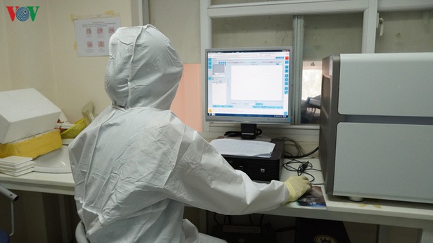Ảnh: Bên trong khu xét nghiệm virus SARS-CoV-2 ở Viện Pasteur TP.HCM - Ảnh 17. Ảnh: Bên trong khu xét nghiệm virus SARS-CoV-2 ở Viện Pasteur TP.HCM - Ảnh 17.