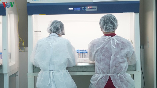 Ảnh: Bên trong khu xét nghiệm virus SARS-CoV-2 ở Viện Pasteur TP.HCM - Ảnh 5. Ảnh: Bên trong khu xét nghiệm virus SARS-CoV-2 ở Viện Pasteur TP.HCM - Ảnh 5.