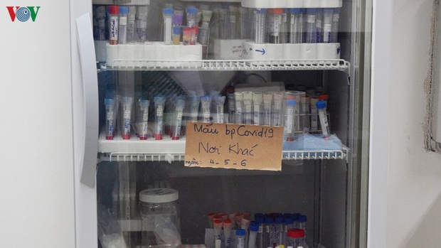 Ảnh: Bên trong khu xét nghiệm virus SARS-CoV-2 ở Viện Pasteur TP.HCM - Ảnh 8. Ảnh: Bên trong khu xét nghiệm virus SARS-CoV-2 ở Viện Pasteur TP.HCM - Ảnh 8.