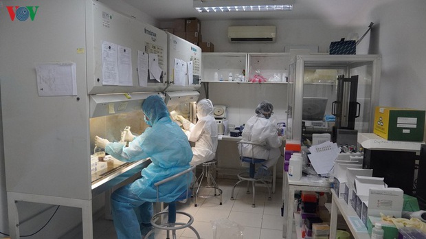 Ảnh: Bên trong khu xét nghiệm virus SARS-CoV-2 ở Viện Pasteur TP.HCM - Ảnh 9. Ảnh: Bên trong khu xét nghiệm virus SARS-CoV-2 ở Viện Pasteur TP.HCM - Ảnh 9.