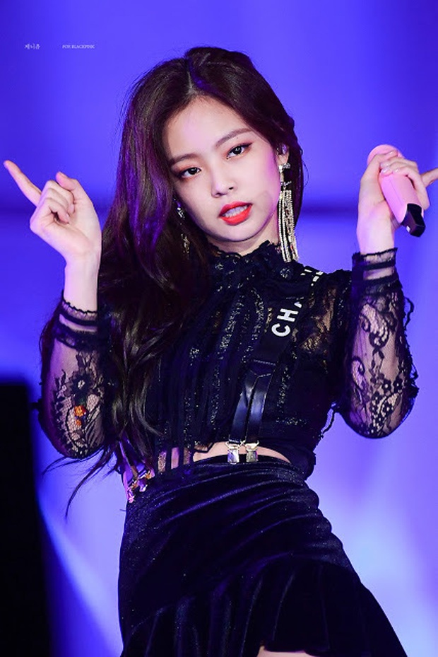 Netizen nhớ lại sân khấu cover đỉnh cao nhất của BLACKPINK: Visual, giọng hát, outfit cho đến thần thái đều hoàn hảo, cũng nhờ đó Jennie được phong Chanel sống - Ảnh 16.