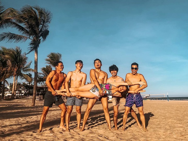 Mới đầu hè, nhiều sao Vbiz đã vi vu khắp Việt Nam, hot nhất là loạt ảnh bikini trên biển của các mỹ nhân - Ảnh 11.