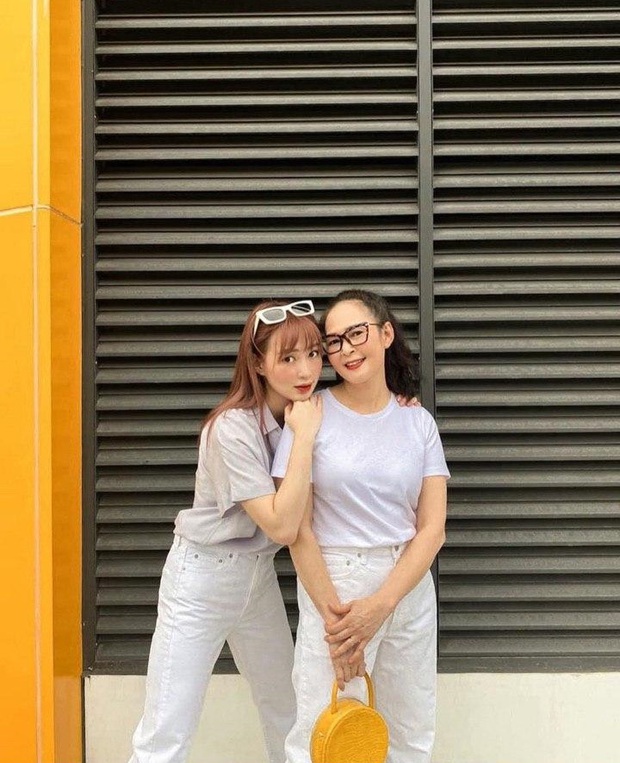 Từ thiếu gia đến hot girl mạng khoe ảnh với mẹ: Ước gì có một phép màu, chúng ta lớn lên còn mẹ vẫn trẻ trung như xưa nhỉ? - Ảnh 19.