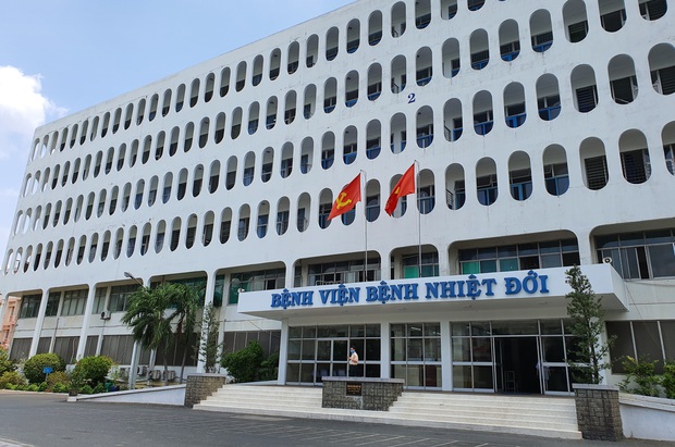 Nữ bệnh nhân nhiễm Covid-19 từ Dubai về đang sốt cao 39 độ C, suy hô hấp phải chuyển lên BV Bệnh Nhiệt đới để điều trị - Ảnh 1. Nữ bệnh nhân nhiễm Covid-19 từ Dubai về đang sốt cao 39 độ C, suy hô hấp phải chuyển lên BV Bệnh Nhiệt đới để điều trị - Ảnh 1.