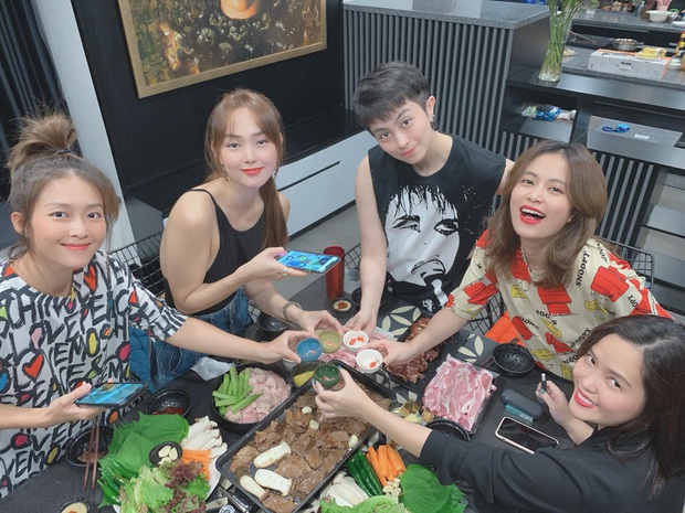 Gil Lê lần đầu công khai xuất hiện tại nhà mới của Hoàng Thùy Linh, còn kề sát cạnh nhau - Ảnh 2. Gil Lê lần đầu công khai xuất hiện tại nhà mới của Hoàng Thùy Linh, còn kề sát cạnh nhau - Ảnh 2.