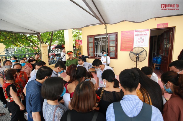 Những hình ảnh đầu tiên trong phiên xét xử gian lận thi cử tại Hòa Bình - Ảnh 2. Những hình ảnh đầu tiên trong phiên xét xử gian lận thi cử tại Hòa Bình - Ảnh 2.