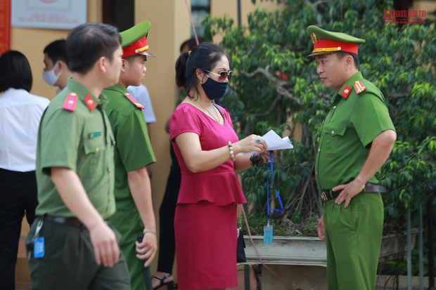 Những hình ảnh đầu tiên trong phiên xét xử gian lận thi cử tại Hòa Bình - Ảnh 6. Những hình ảnh đầu tiên trong phiên xét xử gian lận thi cử tại Hòa Bình - Ảnh 6.