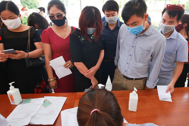 Những hình ảnh đầu tiên trong phiên xét xử gian lận thi cử tại Hòa Bình - Ảnh 4. Những hình ảnh đầu tiên trong phiên xét xử gian lận thi cử tại Hòa Bình - Ảnh 4.