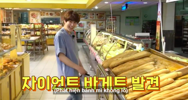 Chuyện xưa nhắc lại vẫn cười mệt: Dàn sao Hàn sang Việt Nam hốt hoảng vì thấy… bánh mì khổng lồ bán trong Big C, sao bự dữ vậy? - Ảnh 2.