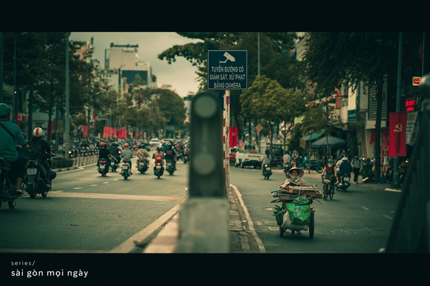 Có một Sài Gòn mỗi ngày thật khác: Giữa xô bồ và hoa lệ, vài khoảng lặng chợt ghé ngang khiến ta càng nhìn càng thương! - Ảnh 2.