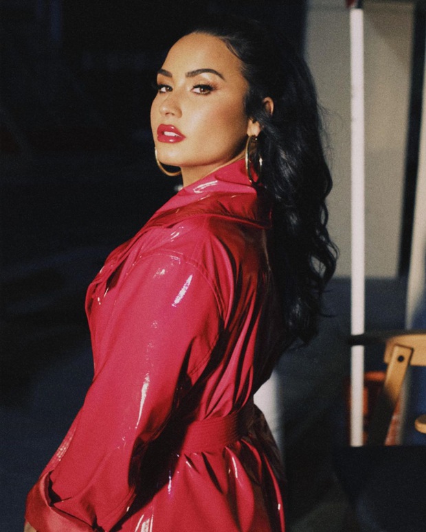 Cùng là gà nhà với Ariana Grande và Justin Bieber, nhưng Demi Lovato lại không có một thứ vô cùng quan trọng giống 2 đồng nghiệp của mình! - Ảnh 2. Cùng là gà nhà với Ariana Grande và Justin Bieber, nhưng Demi Lovato lại không có một thứ vô cùng quan trọng giống 2 đồng nghiệp của mình! - Ảnh 2.