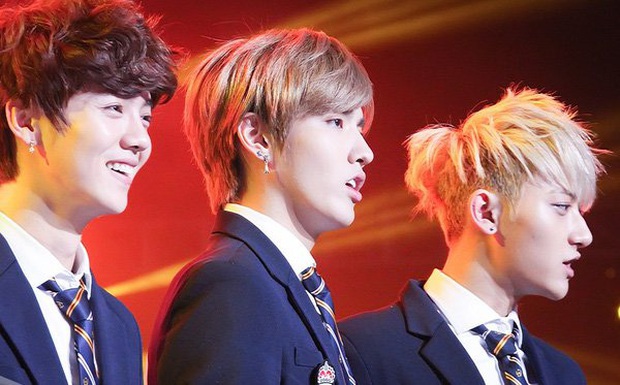 3 cựu thành viên EXO tái ngộ: Tao phấn khích vỗ mông Kris, lắc lư cùng Luhan cực đáng yêu - Ảnh 6. 3 cựu thành viên EXO tái ngộ: Tao phấn khích vỗ mông Kris, lắc lư cùng Luhan cực đáng yêu - Ảnh 6.