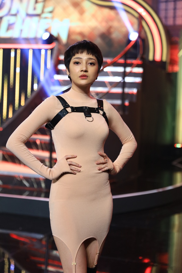 Hari Won hé lộ cuộc sống với Trấn Thành: Hôn nhau mỗi sáng, khuya thức tới 3-4h, luôn có 2 câu nói động viên chồng - Ảnh 6. Hari Won hé lộ cuộc sống với Trấn Thành: Hôn nhau mỗi sáng, khuya thức tới 3-4h, luôn có 2 câu nói động viên chồng - Ảnh 6.