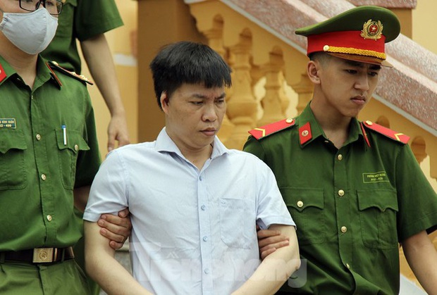 Cán bộ nâng điểm ở Hòa Bình: Sếp dặn nhận tội, đời sống vợ con bên ngoài các anh lo - Ảnh 1. Cán bộ nâng điểm ở Hòa Bình: Sếp dặn nhận tội, đời sống vợ con bên ngoài các anh lo - Ảnh 1.
