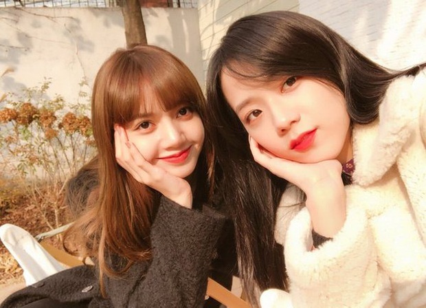 Lisa tiết lộ về vị ân nhân trong BLACKPINK từ ngày còn là trainee, fan đoán Jisoo hay Jennie? - Ảnh 6.
