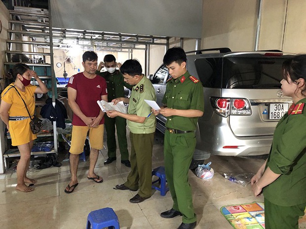 Hà Nội: Sốc với màn phù phép quần áo trôi nổi thành hàng ngàn sản phẩm hàng hiệu - Ảnh 1.