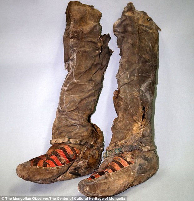 Xác ướp 1100 tuổi đi giày trông y hệt sneaker của Adidas khiến giới khoa học phải ngỡ ngàng vì độ sành điệu - Ảnh 4.