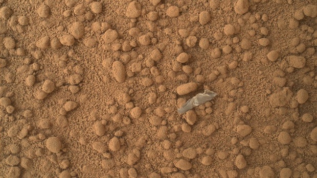 Những hình ảnh kỳ lạ nhất từng được chụp trên sao Hỏa - Ảnh 9.