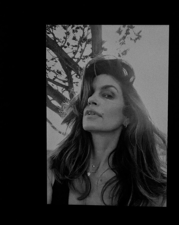 Nhan sắc trẻ mãi không già của siêu mẫu huyền thoại Cindy Crawford tuổi U60 - Ảnh 7.