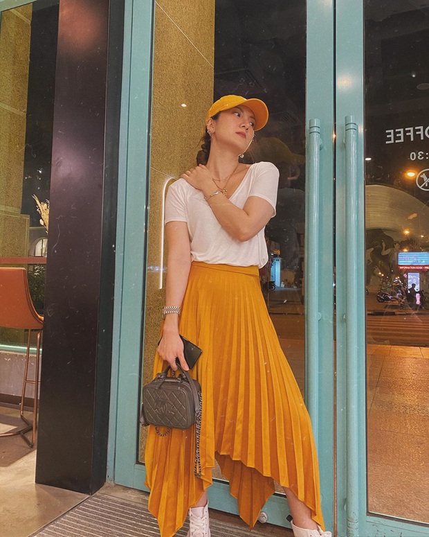 11 set đồ mát mẻ sành điệu nhưng lại đơn giản “level max” của sao Việt, chị em muốn copy chỉ là chuyện nhỏ! - Ảnh 11. 11 set đồ mát mẻ sành điệu nhưng lại đơn giản “level max” của sao Việt, chị em muốn copy chỉ là chuyện nhỏ! - Ảnh 11.