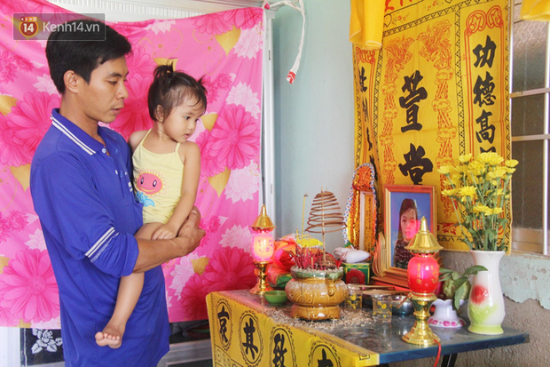 Vợ mất trên bàn mổ khi vừa sinh con gái, chồng chết lặng ôm 2 con khờ dại: Con bé cứ hỏi chừng nào mẹ mới dậy chơi với em - Ảnh 2. Vợ mất trên bàn mổ khi vừa sinh con gái, chồng chết lặng ôm 2 con khờ dại: Con bé cứ hỏi chừng nào mẹ mới dậy chơi với em - Ảnh 2.