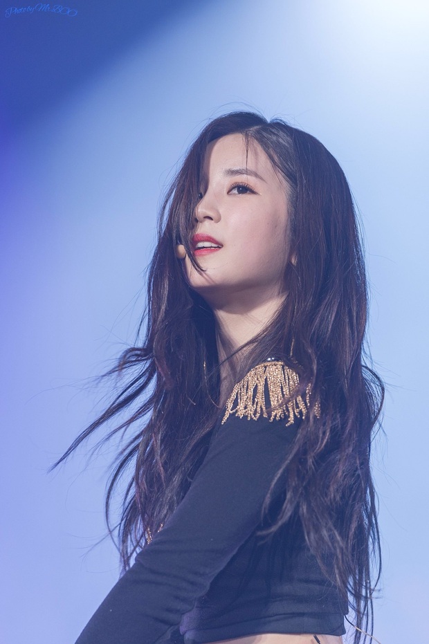 Khổ như làm leader nhóm nhạc Kpop: Irene (Red Velvet) một mình chịu đựng khó khăn, RM (BTS) gây xót xa với tiết lộ bị đổ lỗi khi “có biến” - Ảnh 1. Khổ như làm leader nhóm nhạc Kpop: Irene (Red Velvet) một mình chịu đựng khó khăn, RM (BTS) gây xót xa với tiết lộ bị đổ lỗi khi “có biến” - Ảnh 1.