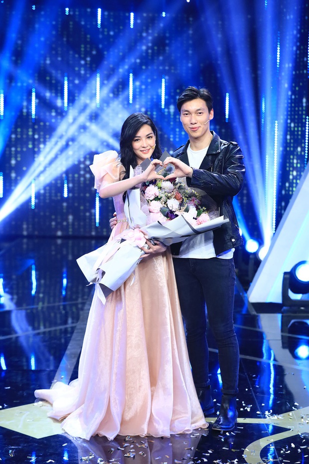 Ai bảo người Nam kẻ Bắc thì không thể hẹn hò? Hãy xem Alan Phạm & Vũ Thanh Quỳnh của Người ấy là ai đây! - Ảnh 5. Ai bảo người Nam kẻ Bắc thì không thể hẹn hò? Hãy xem Alan Phạm & Vũ Thanh Quỳnh của Người ấy là ai đây! - Ảnh 5.