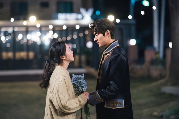 Nữ thủ tướng lỡ miệng spoil kết của Quân Vương Bất Diệt, Lee Min Ho và Kim Go Eun phải vội lấp liếm? - Ảnh 5.