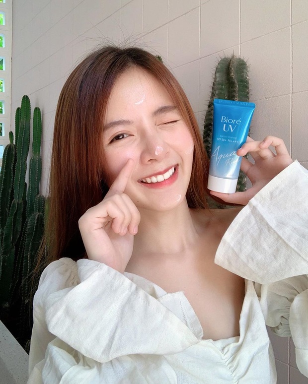 Rất giàu nhưng phù thủy makeup Michelle Phan chỉ mê đắm loại kem chống nắng chưa đến 200k cực kỳ quen thuộc với con gái Việt - Ảnh 3.