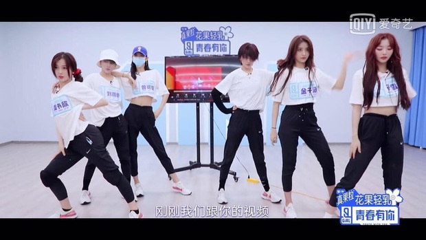 Lisa mặc kín đáo mà vẫn sexy hết cỡ khi chỉnh vũ đạo cho học trò, dàn thí sinh khủng sẽ thực sự có màn collab với lão sư qua màn hình? - Ảnh 7. Lisa mặc kín đáo mà vẫn sexy hết cỡ khi chỉnh vũ đạo cho học trò, dàn thí sinh khủng sẽ thực sự có màn collab với lão sư qua màn hình? - Ảnh 7.