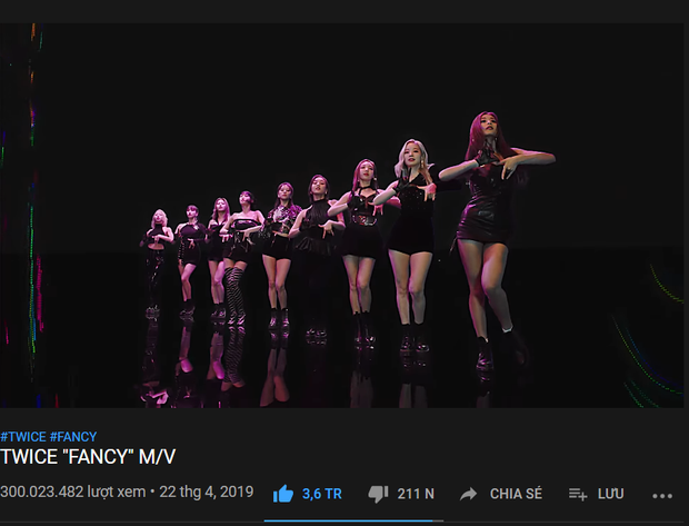 Fan chạy đua đưa TWICE vượt BLACKPINK trước thềm tái xuất nhưng lại la ó vì vẫn nhận lại từ JYP tấm poster phèn - Ảnh 1. Fan chạy đua đưa TWICE vượt BLACKPINK trước thềm tái xuất nhưng lại la ó vì vẫn nhận lại từ JYP tấm poster phèn - Ảnh 1.